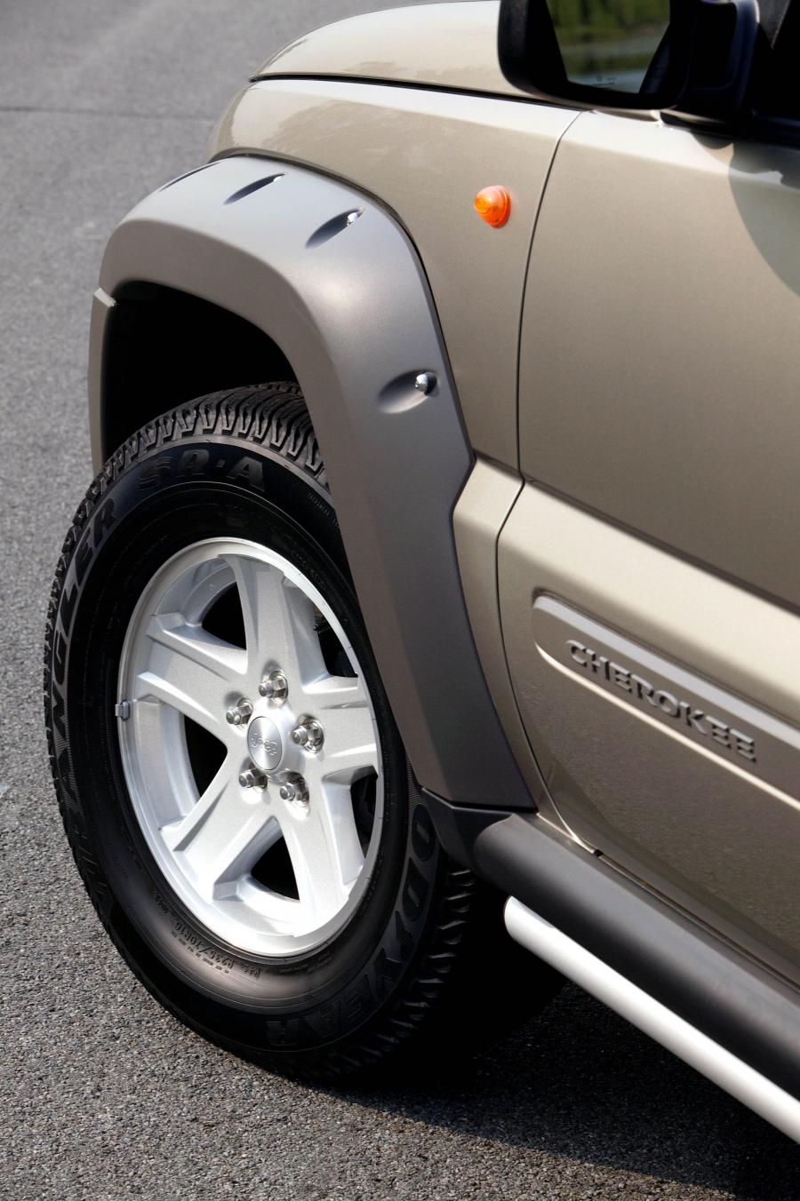  Jeep Cherokee Renegade 2005 года  (фото 16 из 26)